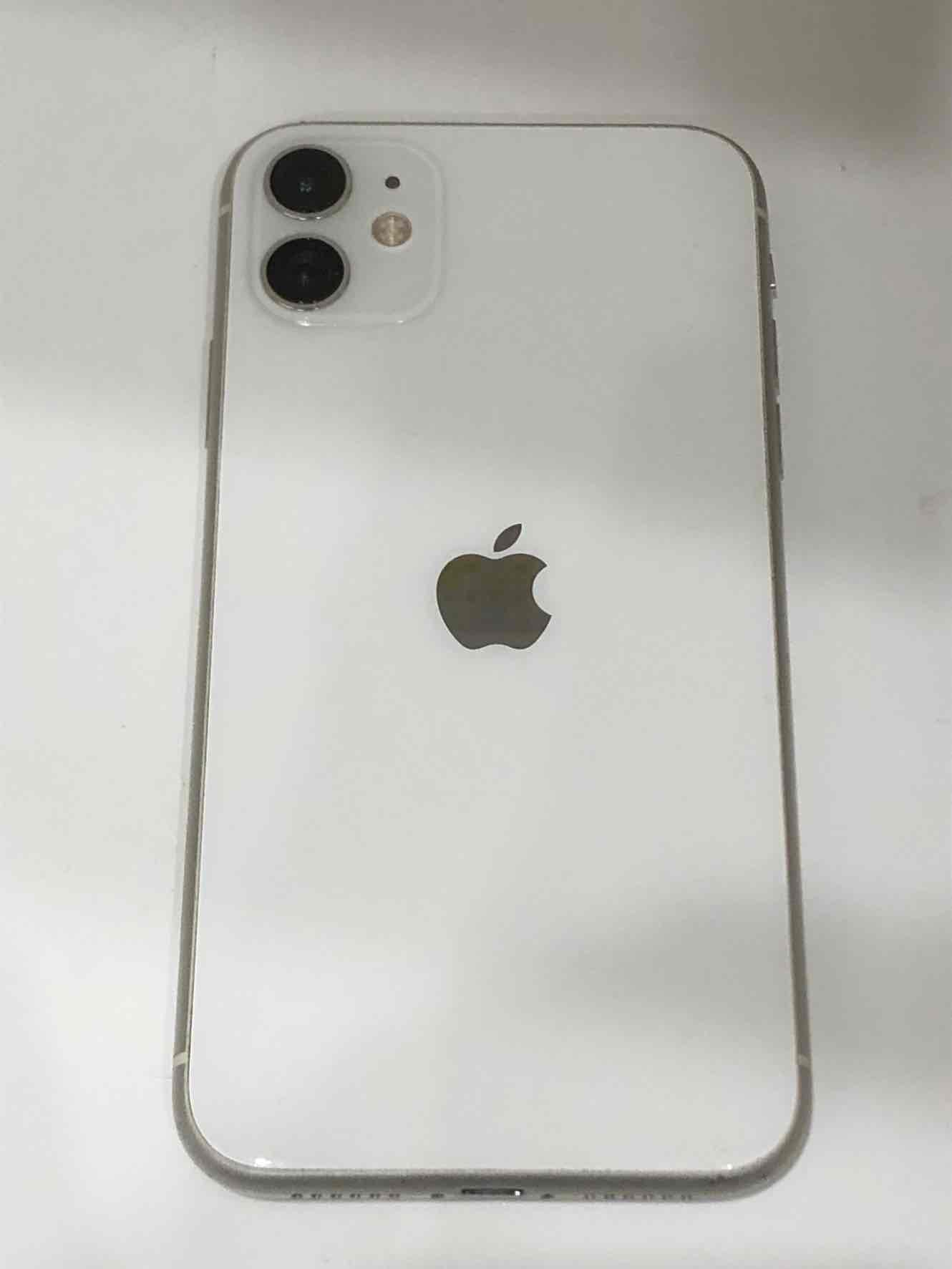 iPhone11 画面裏傷あり！その他使用に問題なし！ホワイト iPhone11 画面裏傷あり！その他使用に問題なし！ホワイト